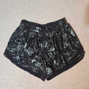 LULULEMON Metallic Floral Hottie Hot Shorts 4" Inseam. Black / Metallic Size 6